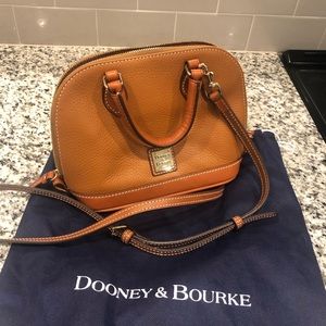 Authentic Dooney & Bourke Bitsy Bag Crossb…
